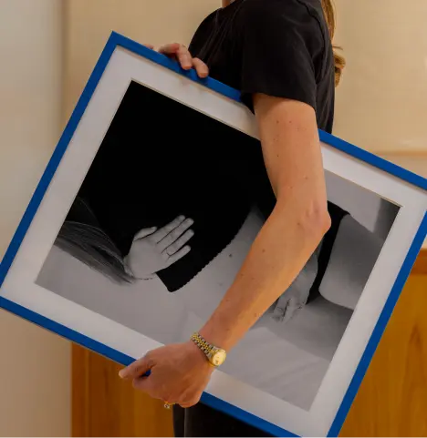 Modern Metal Frame in frame finish Black.